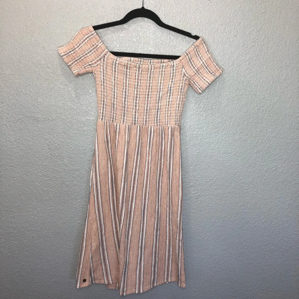 Roxy Pretty Lovers Off The Shoulder Smocked Top Midi Dress - Picture 4 of 9